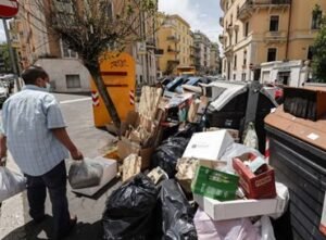 ROMA E MIASMI: È CAOS RIFIUTI